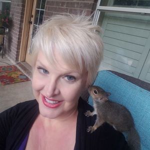 Meet your Posher, Angela